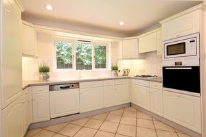 3 Kitchen- click for photo gallery